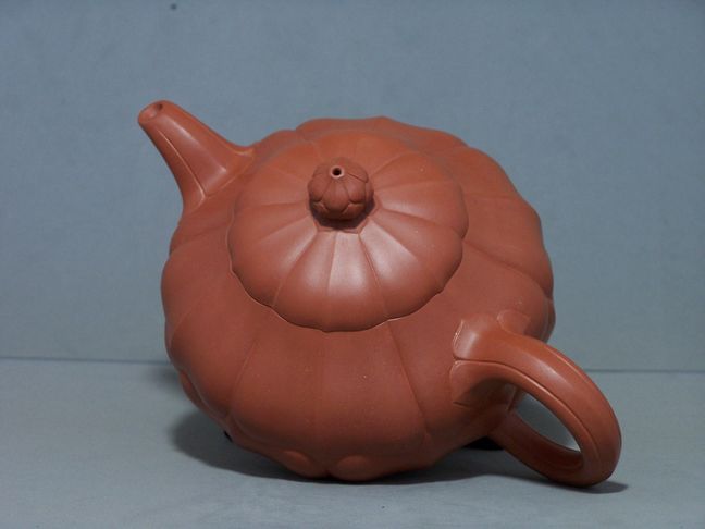 宜兴紫砂合菱壶.jpg